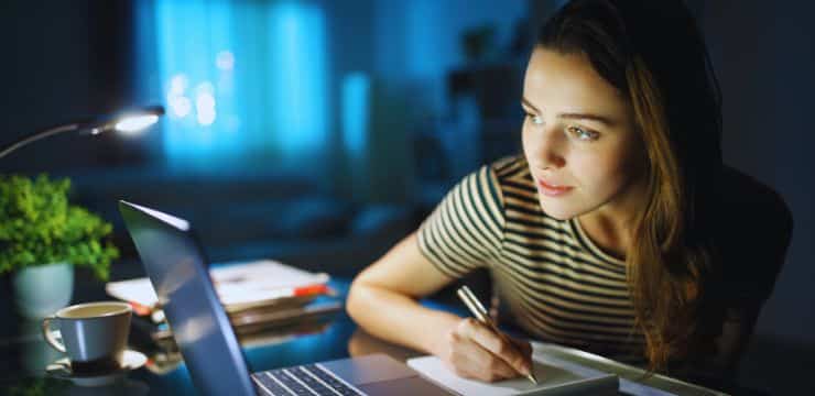 Content writer learning to create content that perfectly fuses SEO mastery with riveting storytelling.